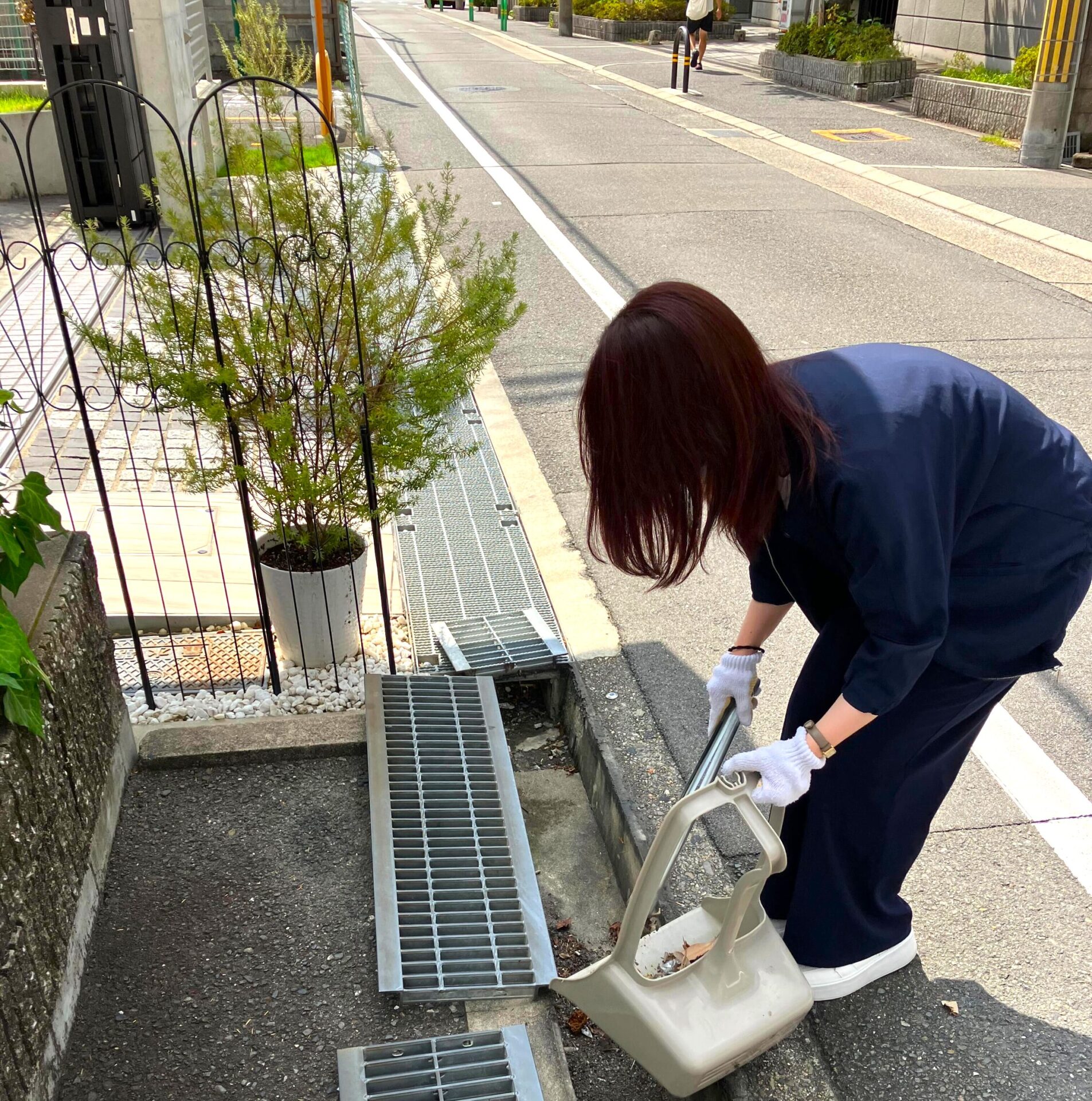 本社周辺の清掃活動を実施いたしました